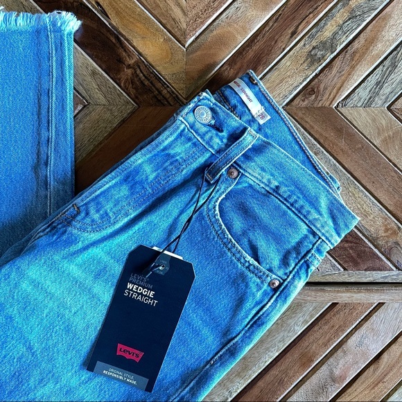 Levi’s Premium Wedgie Straight X Aritzia - Picture 5 of 12